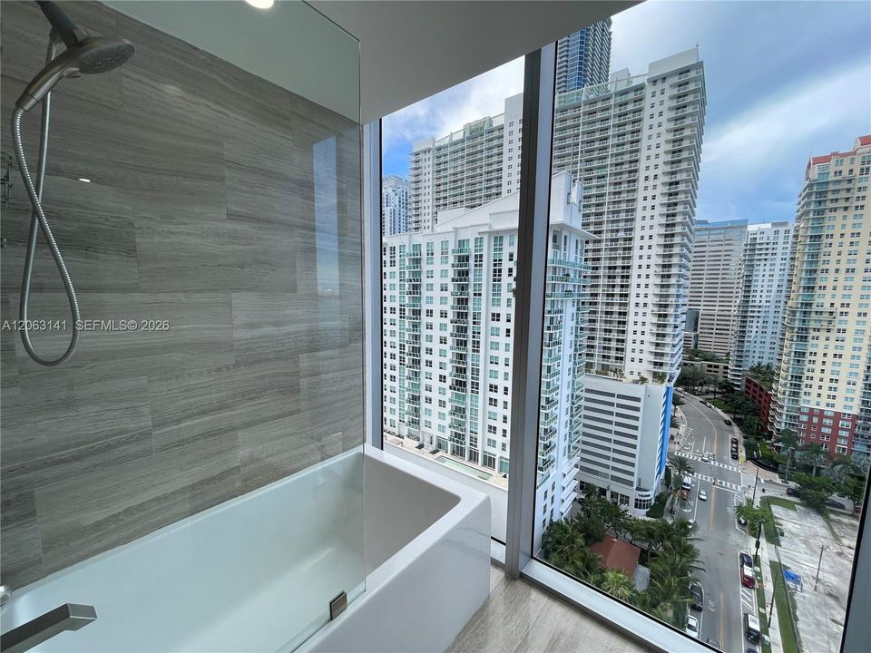 For Rent: $5,500 (2 beds, 2 baths, 1012 Square Feet)