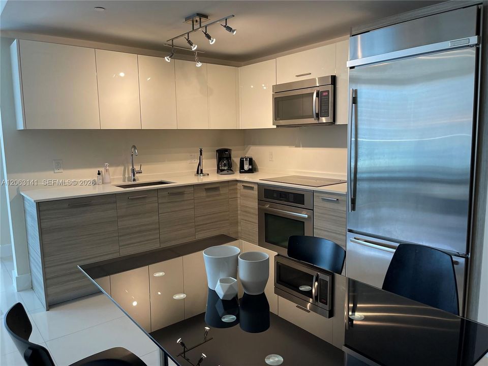 For Rent: $5,500 (2 beds, 2 baths, 1012 Square Feet)
