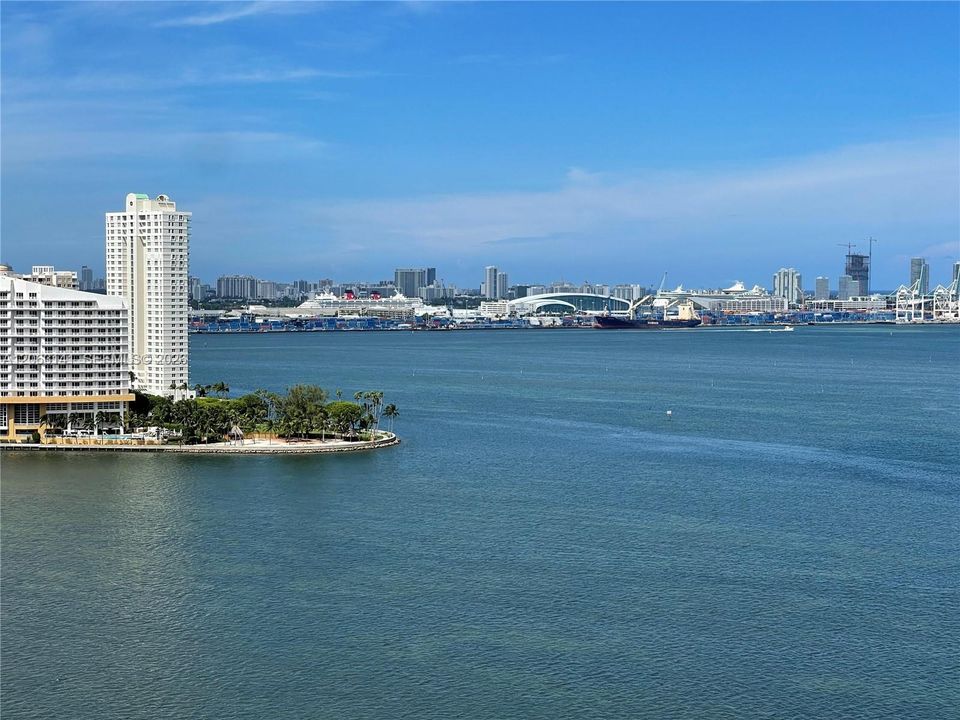For Rent: $5,500 (2 beds, 2 baths, 1012 Square Feet)