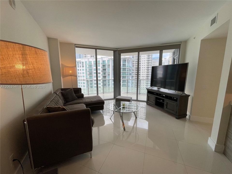 For Rent: $5,500 (2 beds, 2 baths, 1012 Square Feet)