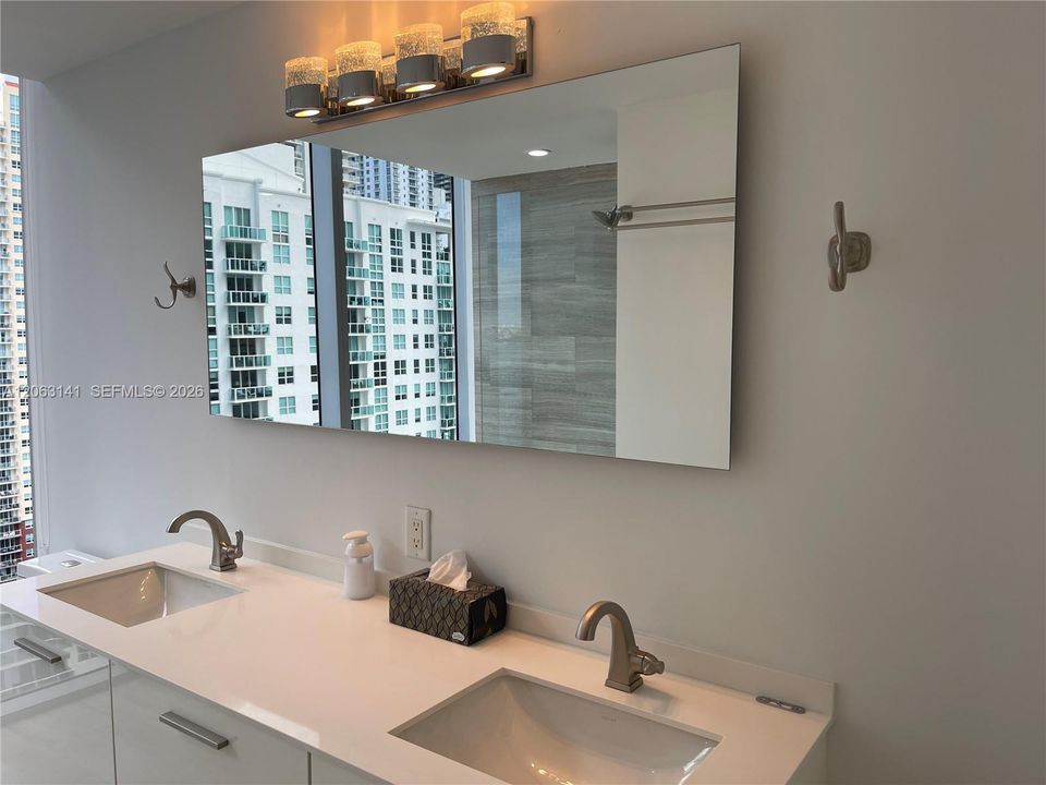 For Rent: $5,500 (2 beds, 2 baths, 1012 Square Feet)