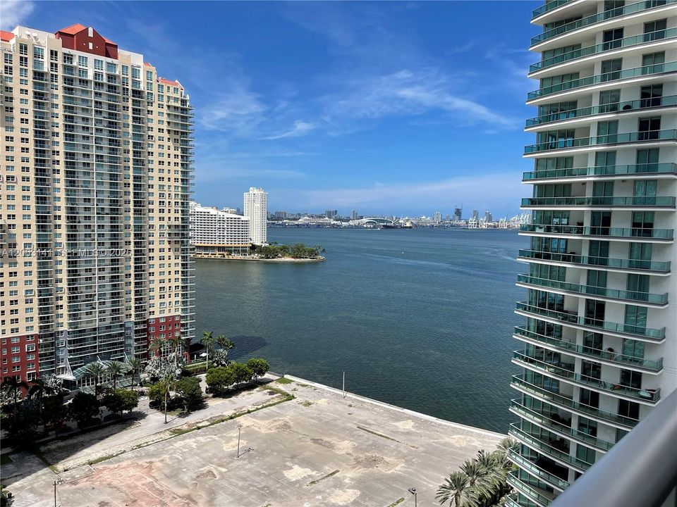 For Rent: $5,500 (2 beds, 2 baths, 1012 Square Feet)