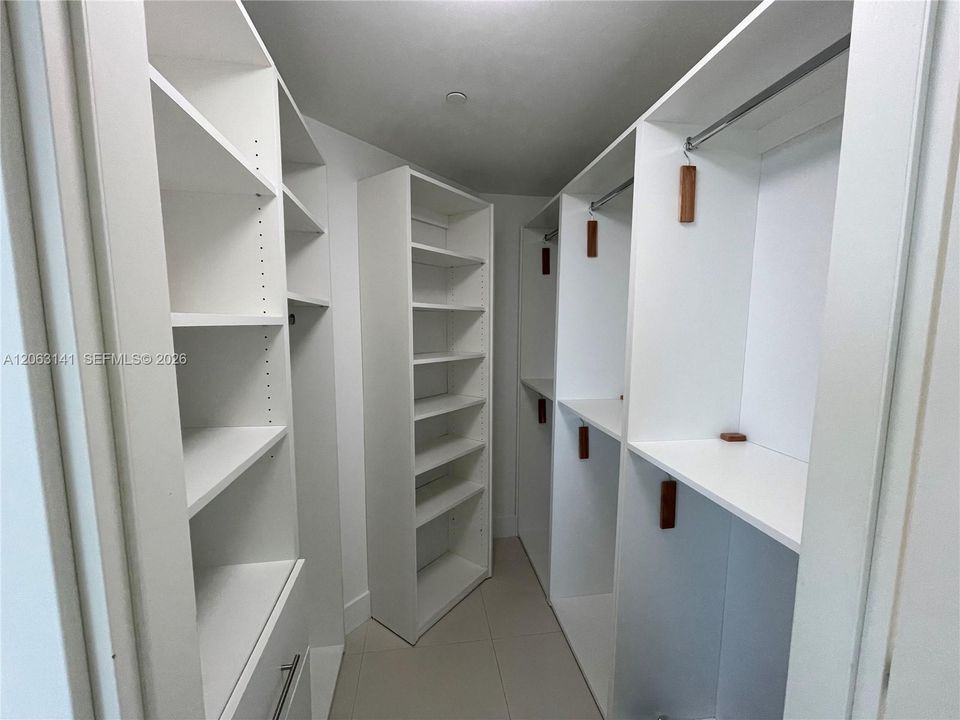 For Rent: $5,500 (2 beds, 2 baths, 1012 Square Feet)