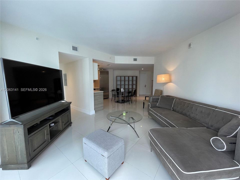 For Rent: $5,500 (2 beds, 2 baths, 1012 Square Feet)