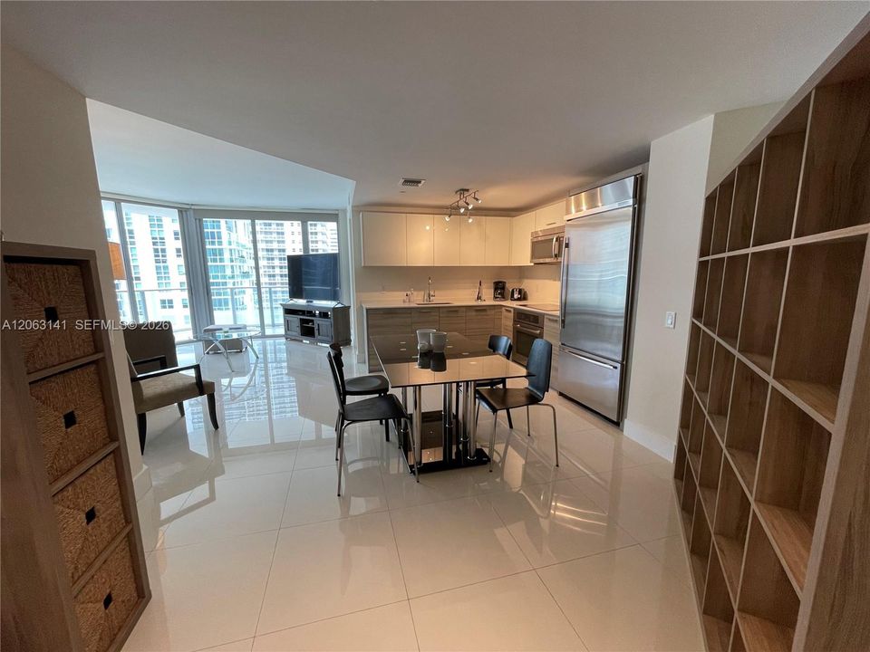 For Rent: $5,500 (2 beds, 2 baths, 1012 Square Feet)