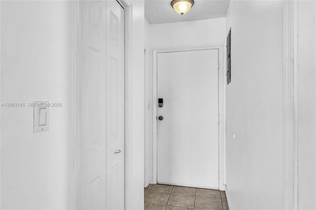 На продажу: $369,900 (2 спален, 1 ванн, 756 Квадратных фут)