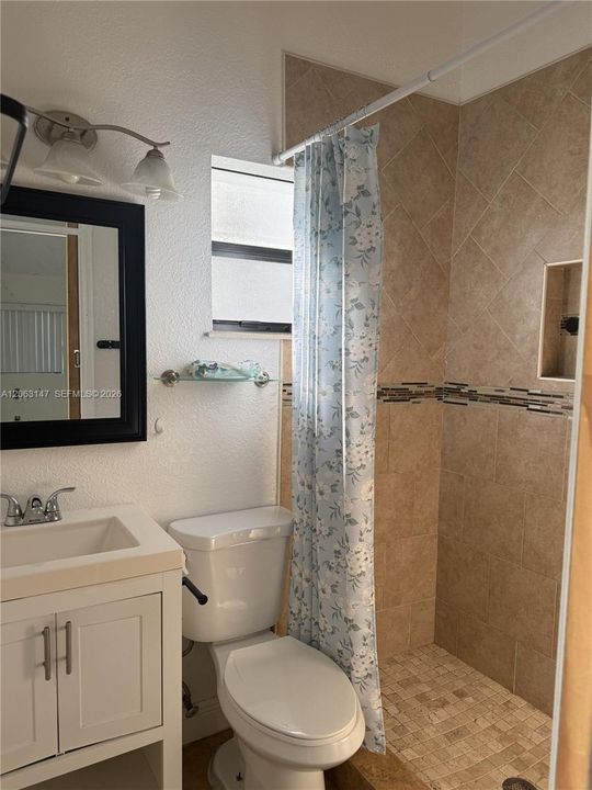 En Renta: $1,600 (0 camas, 1 baños, 1456 Pies cuadrados)