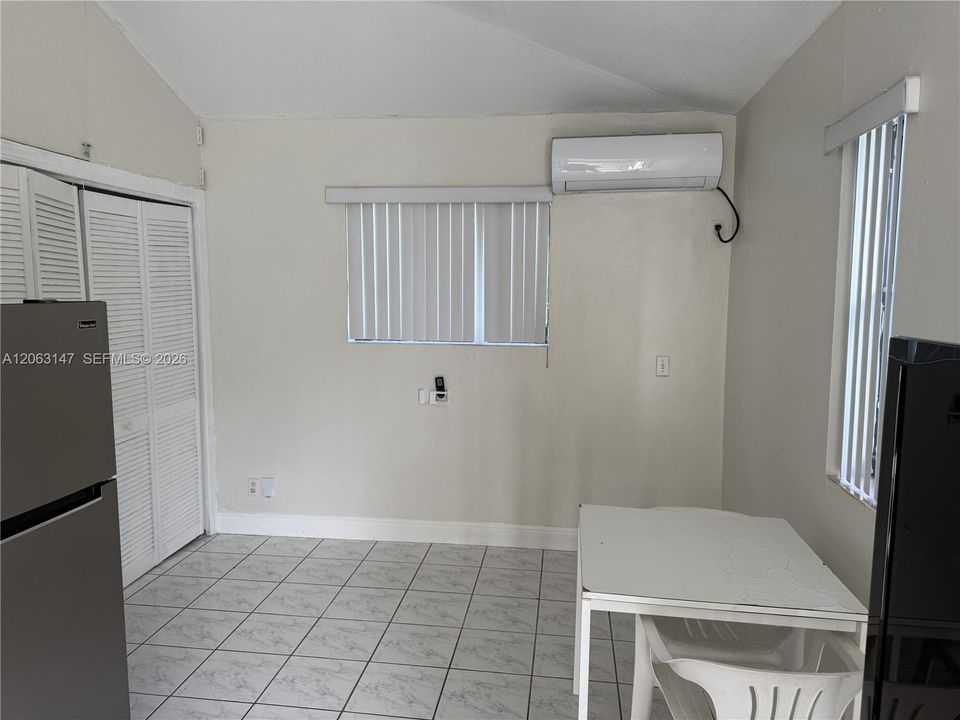 En Renta: $1,600 (0 camas, 1 baños, 1456 Pies cuadrados)