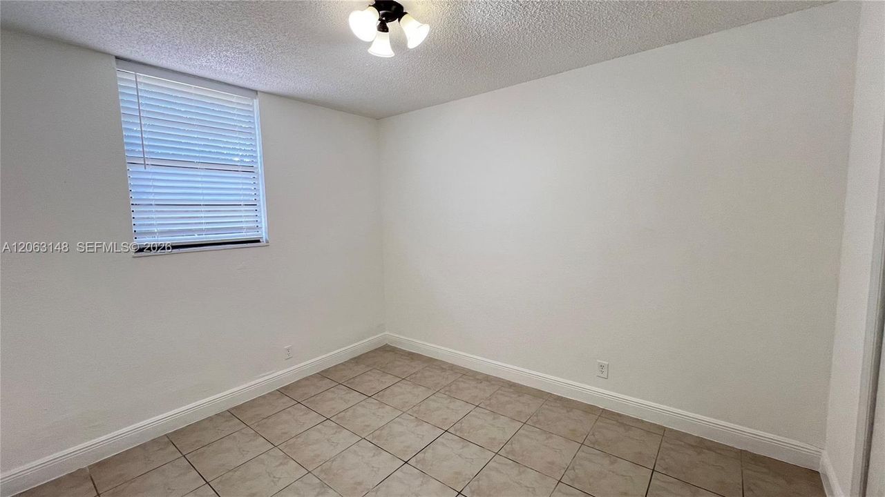 For Rent: $2,100 (2 beds, 1 baths, 774 Square Feet)