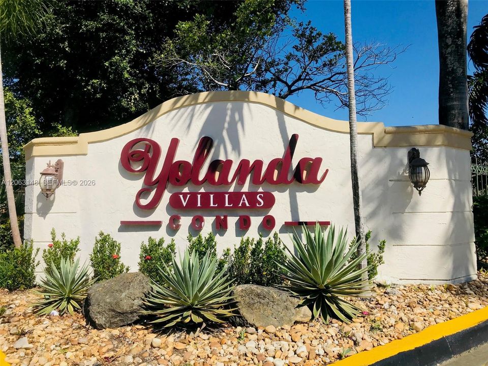 For Rent: $2,100 (2 beds, 1 baths, 774 Square Feet)