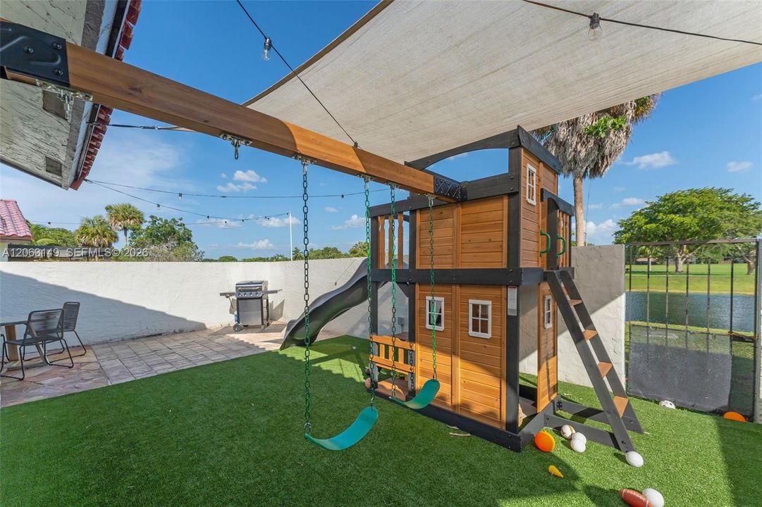 На продажу: $509,999 (2 спален, 2 ванн, 1117 Квадратных фут)