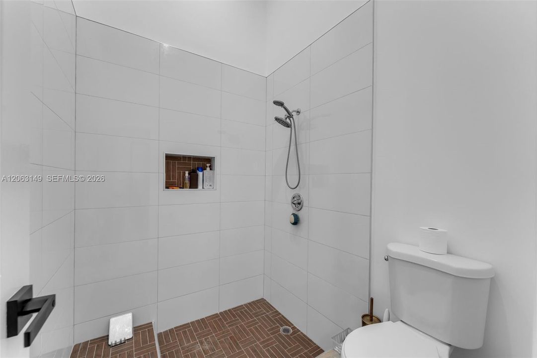 На продажу: $509,999 (2 спален, 2 ванн, 1117 Квадратных фут)