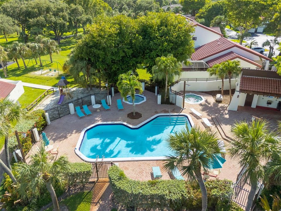 На продажу: $509,999 (2 спален, 2 ванн, 1117 Квадратных фут)