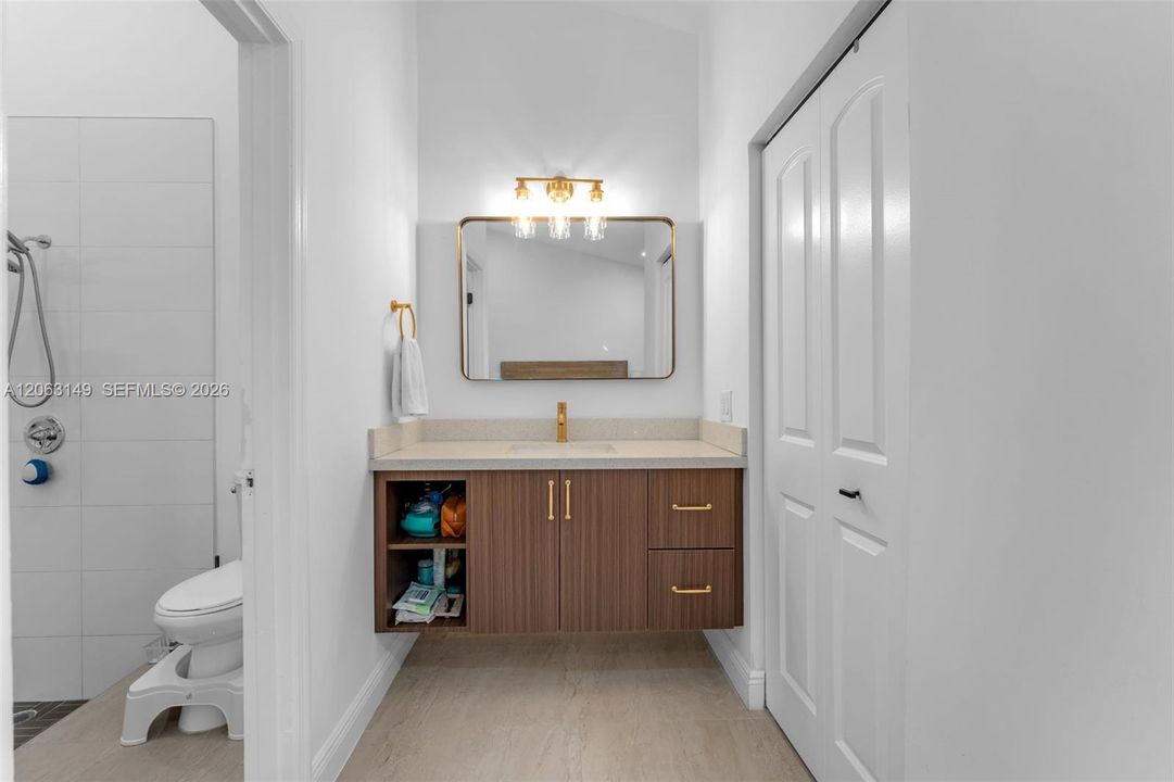 На продажу: $509,999 (2 спален, 2 ванн, 1117 Квадратных фут)