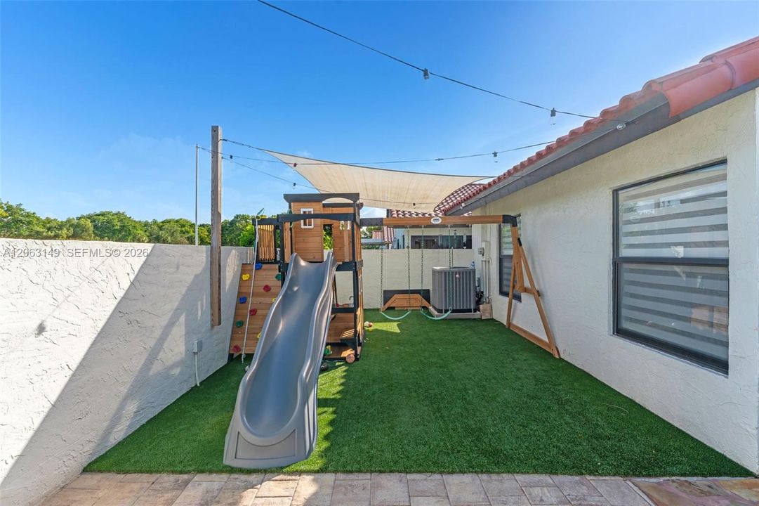 На продажу: $509,999 (2 спален, 2 ванн, 1117 Квадратных фут)