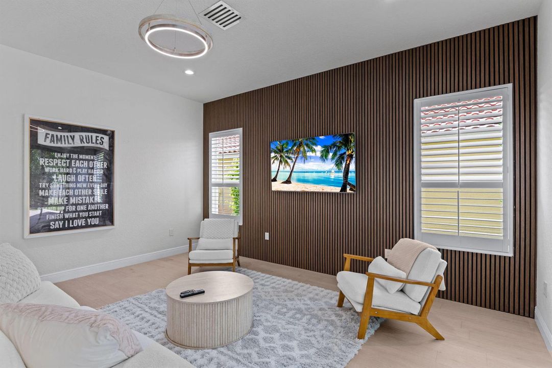 25-web-or-mls-A7403068