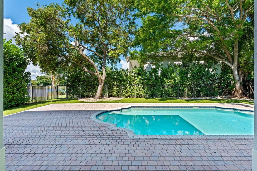 61-web-or-mls-A7402927