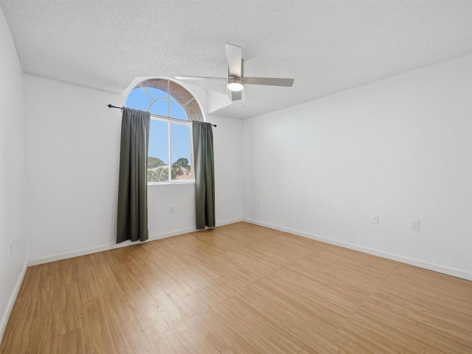 13215 Glenmoor Dr - Primary Bedroom