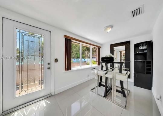 В аренду: $3,295 (3 спален, 2 ванн, 1088 Квадратных фут)
