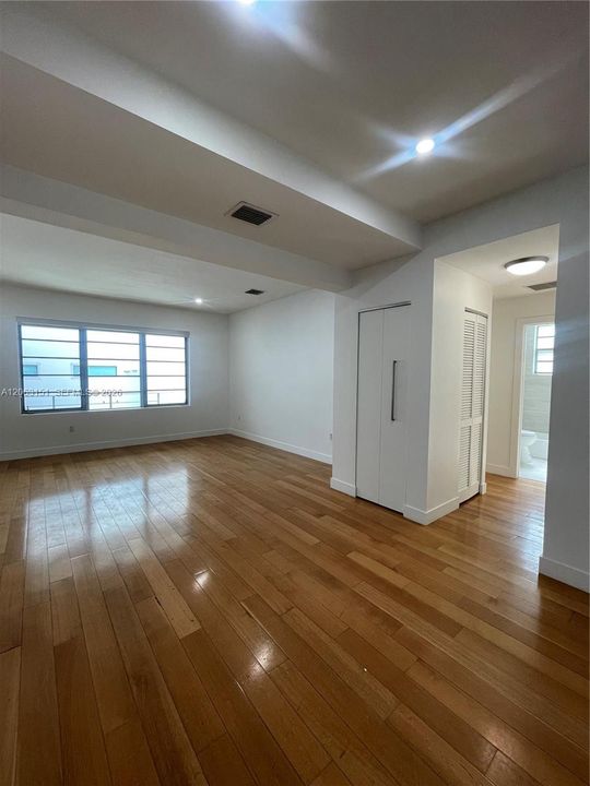 В аренду: $3,950 (2 спален, 2 ванн, 1051 Квадратных фут)