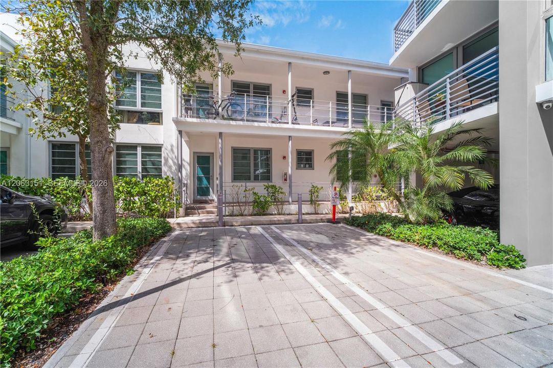 В аренду: $3,950 (2 спален, 2 ванн, 1051 Квадратных фут)