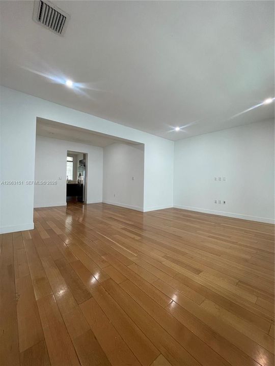 В аренду: $3,950 (2 спален, 2 ванн, 1051 Квадратных фут)