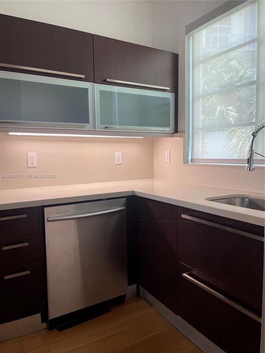 В аренду: $3,950 (2 спален, 2 ванн, 1051 Квадратных фут)