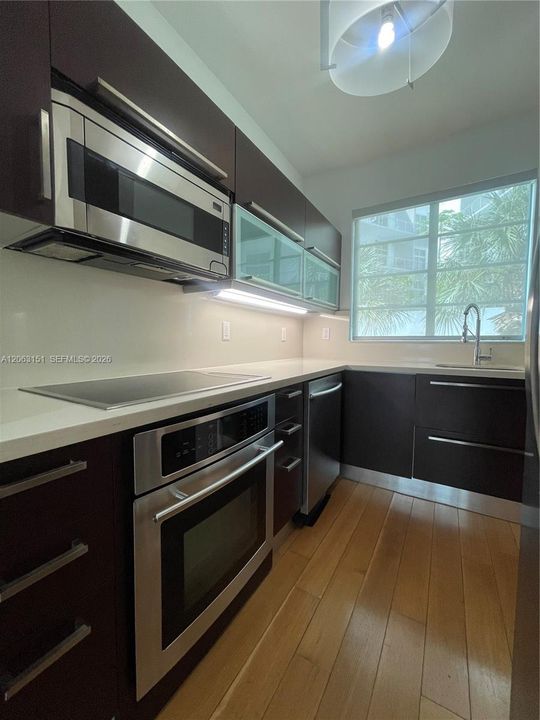 В аренду: $3,950 (2 спален, 2 ванн, 1051 Квадратных фут)