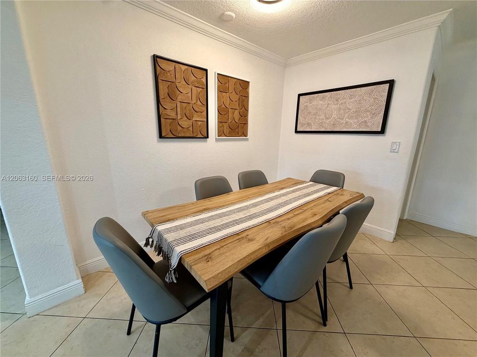 В аренду: $6,000 (2 спален, 1 ванн, 1804 Квадратных фут)