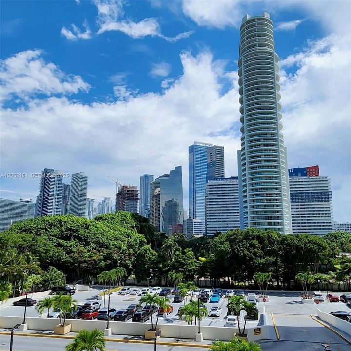 出租: $4,000 (2 贝兹, 2 浴室, 1362 平方英尺)