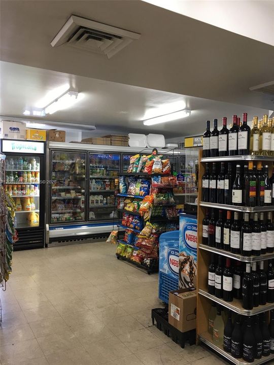 В аренду: $2,300 (1 спален, 1 ванн, 685 Квадратных фут)
