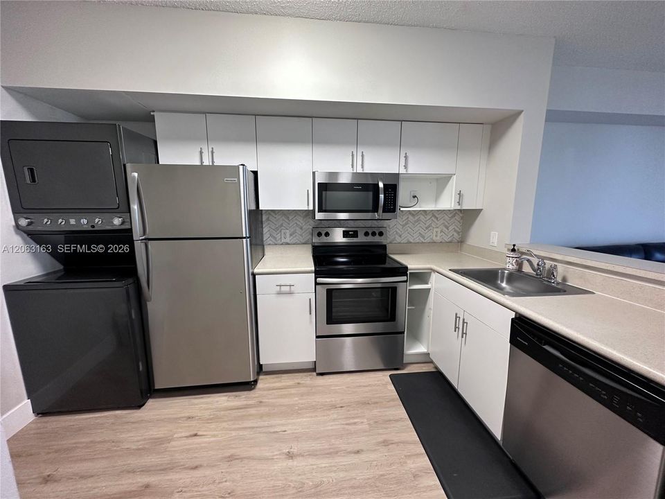 В аренду: $2,300 (1 спален, 1 ванн, 685 Квадратных фут)