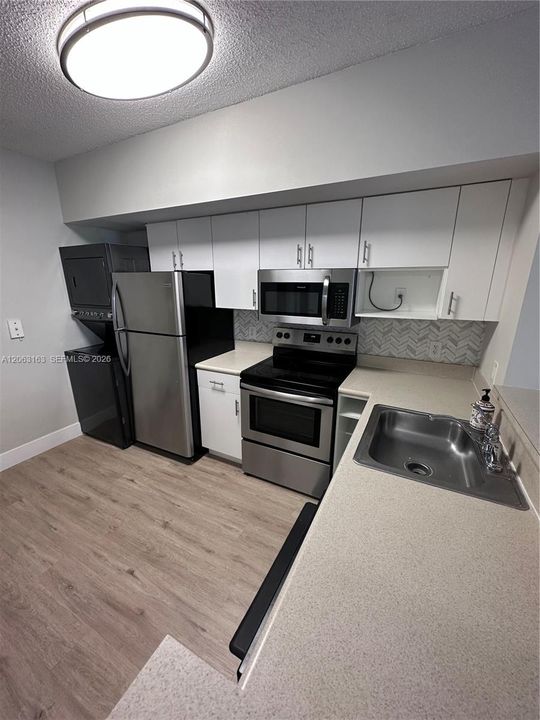 В аренду: $2,300 (1 спален, 1 ванн, 685 Квадратных фут)
