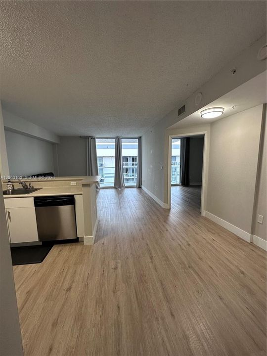 В аренду: $2,300 (1 спален, 1 ванн, 685 Квадратных фут)