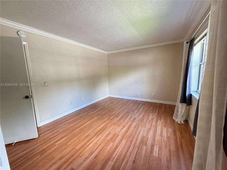 В аренду: $2,100 (2 спален, 2 ванн, 932 Квадратных фут)