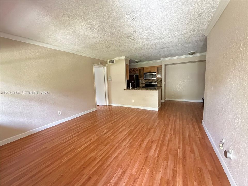 В аренду: $2,100 (2 спален, 2 ванн, 932 Квадратных фут)
