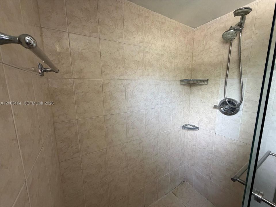 В аренду: $2,100 (2 спален, 2 ванн, 932 Квадратных фут)
