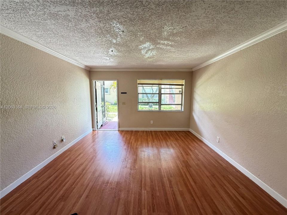 В аренду: $2,100 (2 спален, 2 ванн, 932 Квадратных фут)