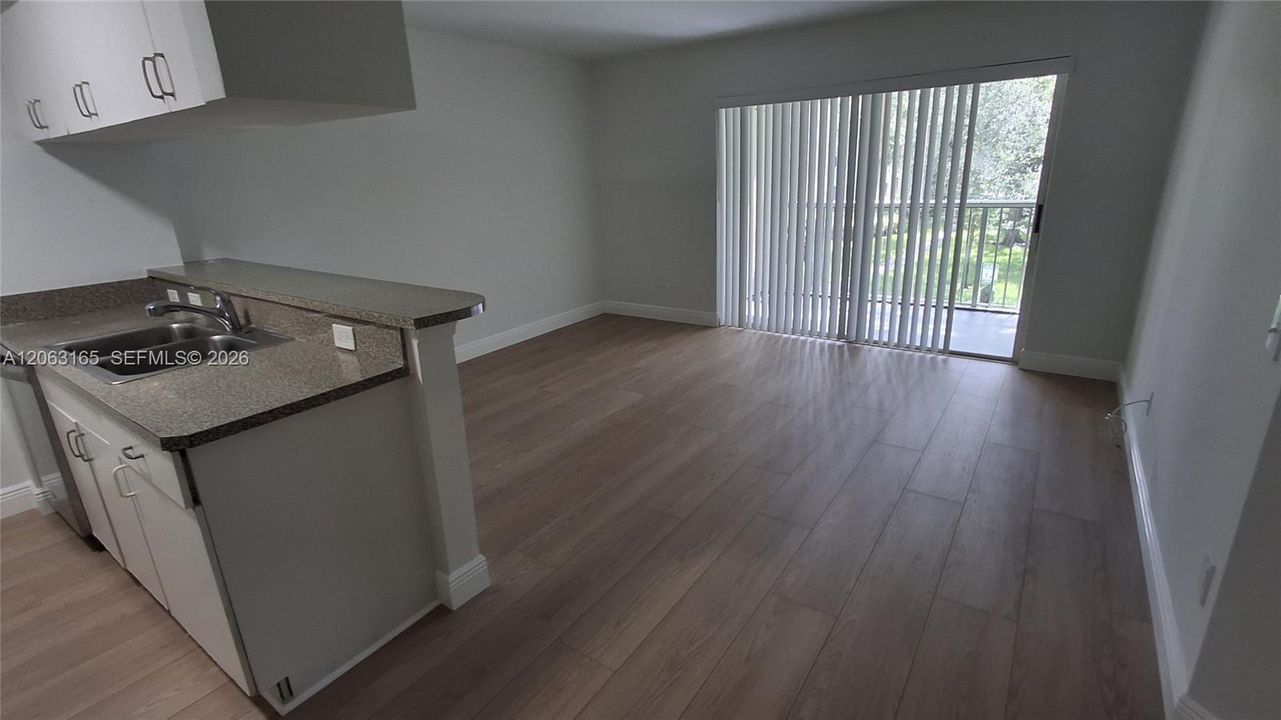 For Sale: $198,500 (1 beds, 1 baths, 537 Square Feet)