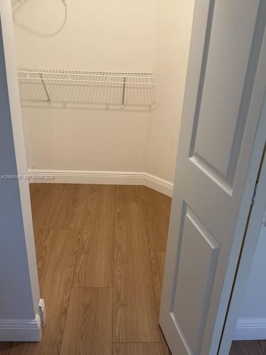 For Sale: $198,500 (1 beds, 1 baths, 537 Square Feet)