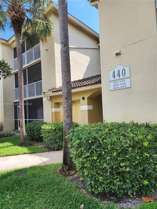 For Sale: $198,500 (1 beds, 1 baths, 537 Square Feet)