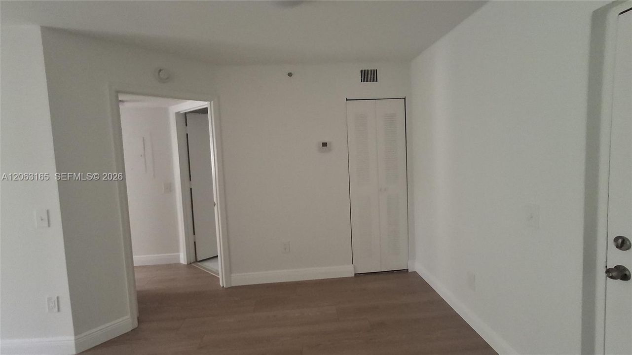 For Sale: $198,500 (1 beds, 1 baths, 537 Square Feet)