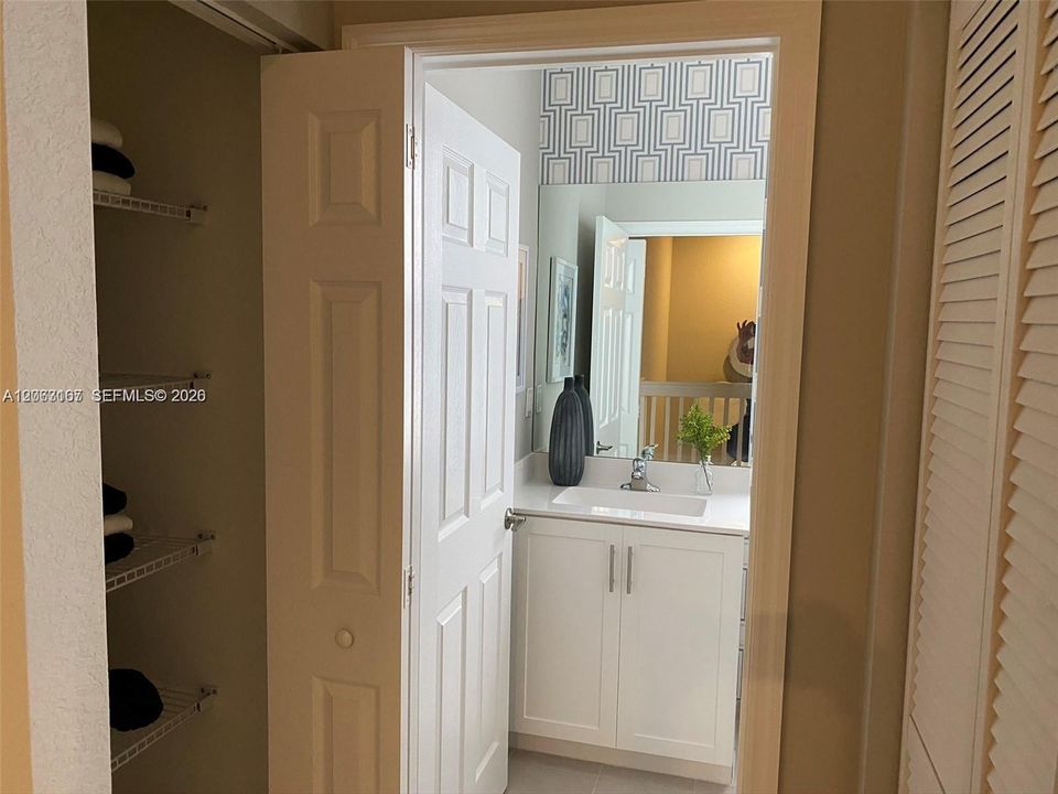 В аренду: $3,300 (3 спален, 2 ванн, 1376 Квадратных фут)