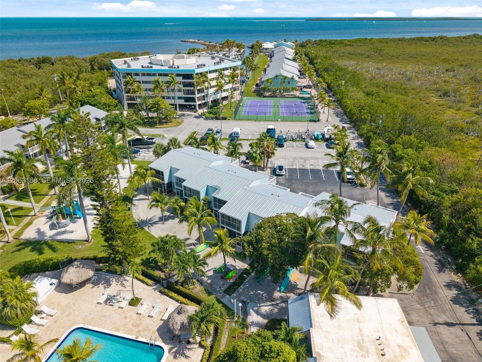 На продажу: $750,000 (2 спален, 2 ванн, 990 Квадратных фут)