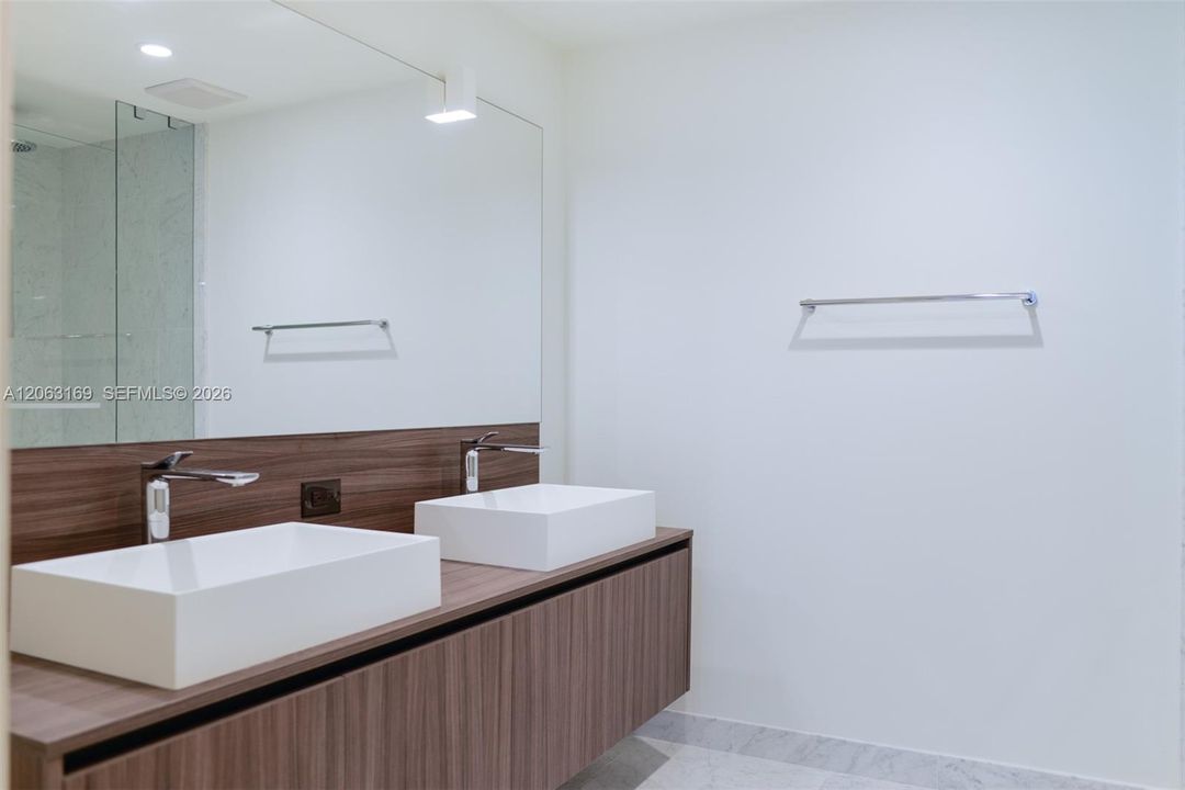 For Rent: $6,000 (1 beds, 2 baths, 1022 Square Feet)