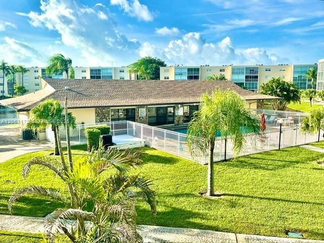 For Sale: $225,000 (2 beds, 2 baths, 1144 Square Feet)