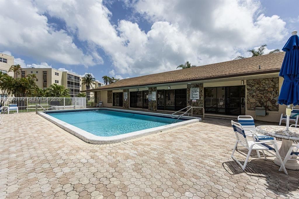 For Sale: $225,000 (2 beds, 2 baths, 1144 Square Feet)