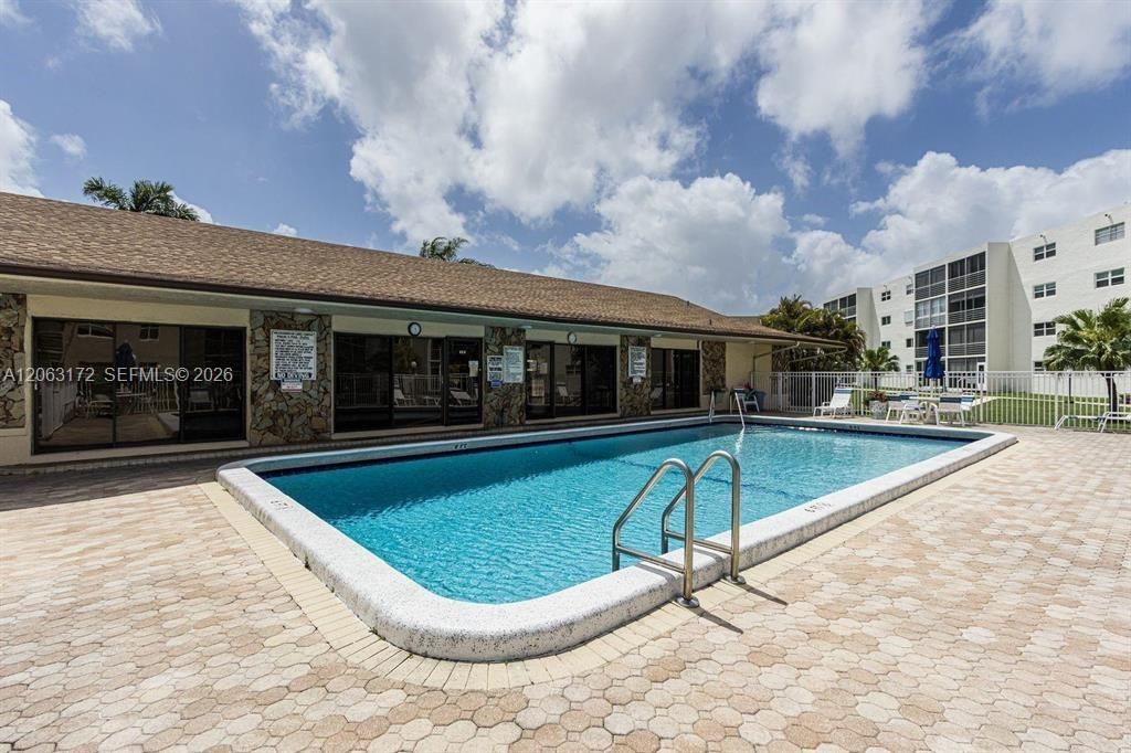 For Sale: $225,000 (2 beds, 2 baths, 1144 Square Feet)