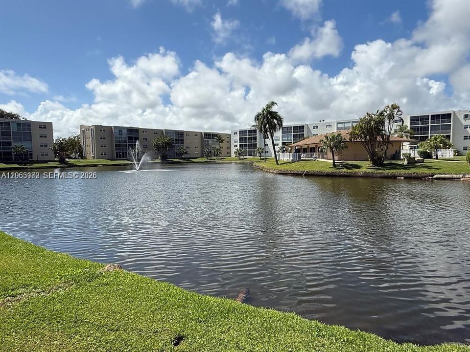 For Sale: $225,000 (2 beds, 2 baths, 1144 Square Feet)