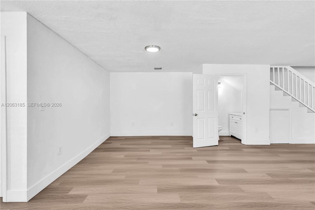 В аренду: $3,300 (4 спален, 2 ванн, 2000 Квадратных фут)